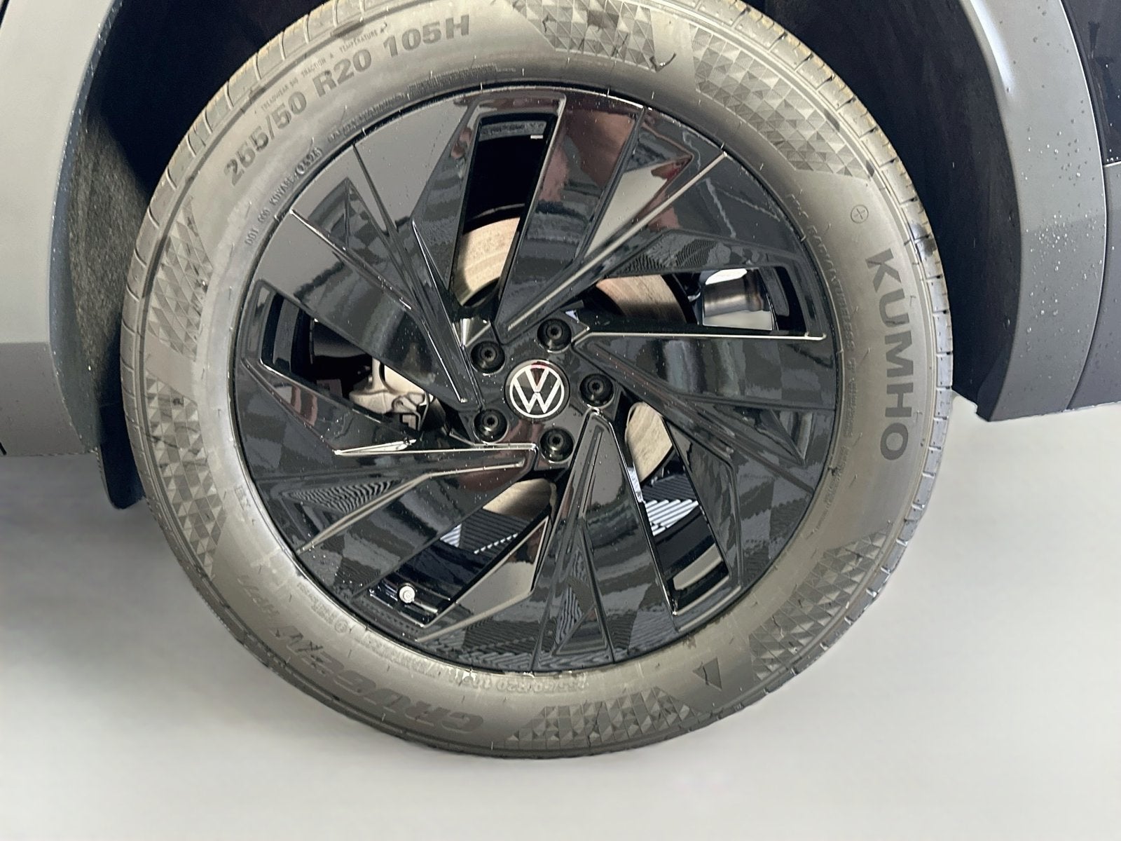 2027 Volkswagen Atlas 2.0T SE w/ Technology