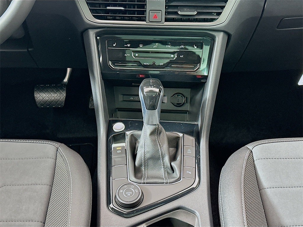 2026 Volkswagen Taos 1.5T SE Black