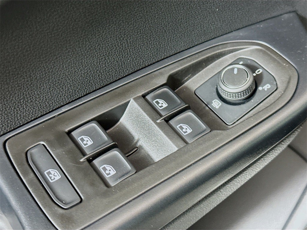 2026 Volkswagen Taos 1.5T SE Black