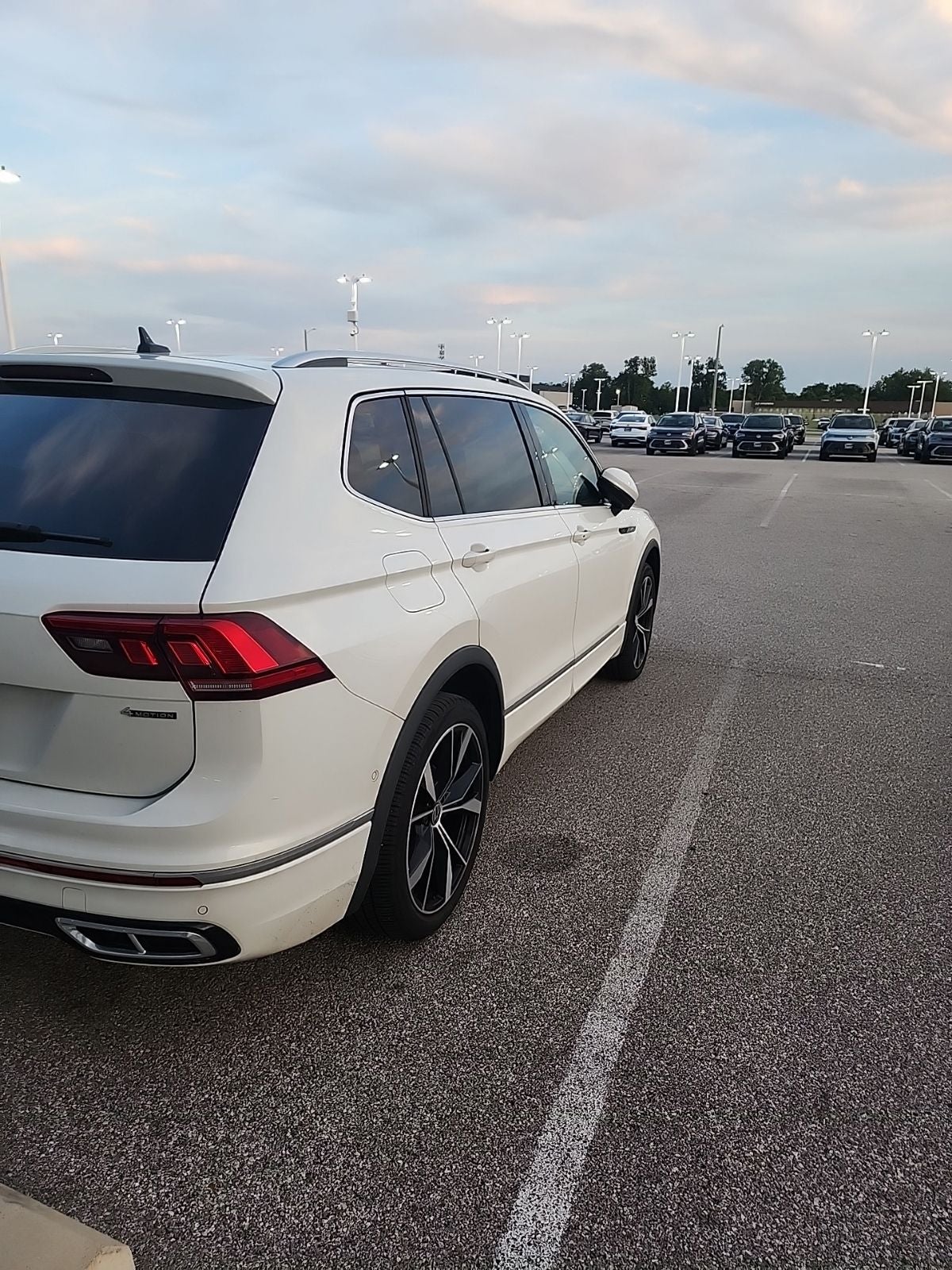 2023 Volkswagen Tiguan SEL R-Line