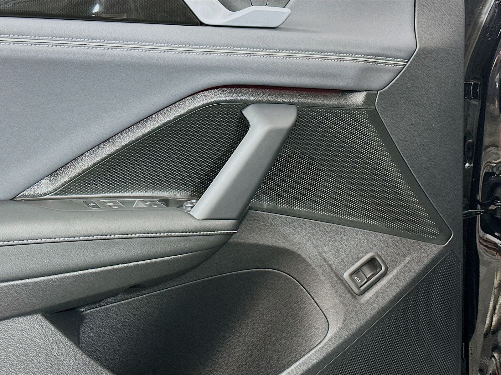 2026 Volkswagen Tiguan 2.0T SEL R-Line
