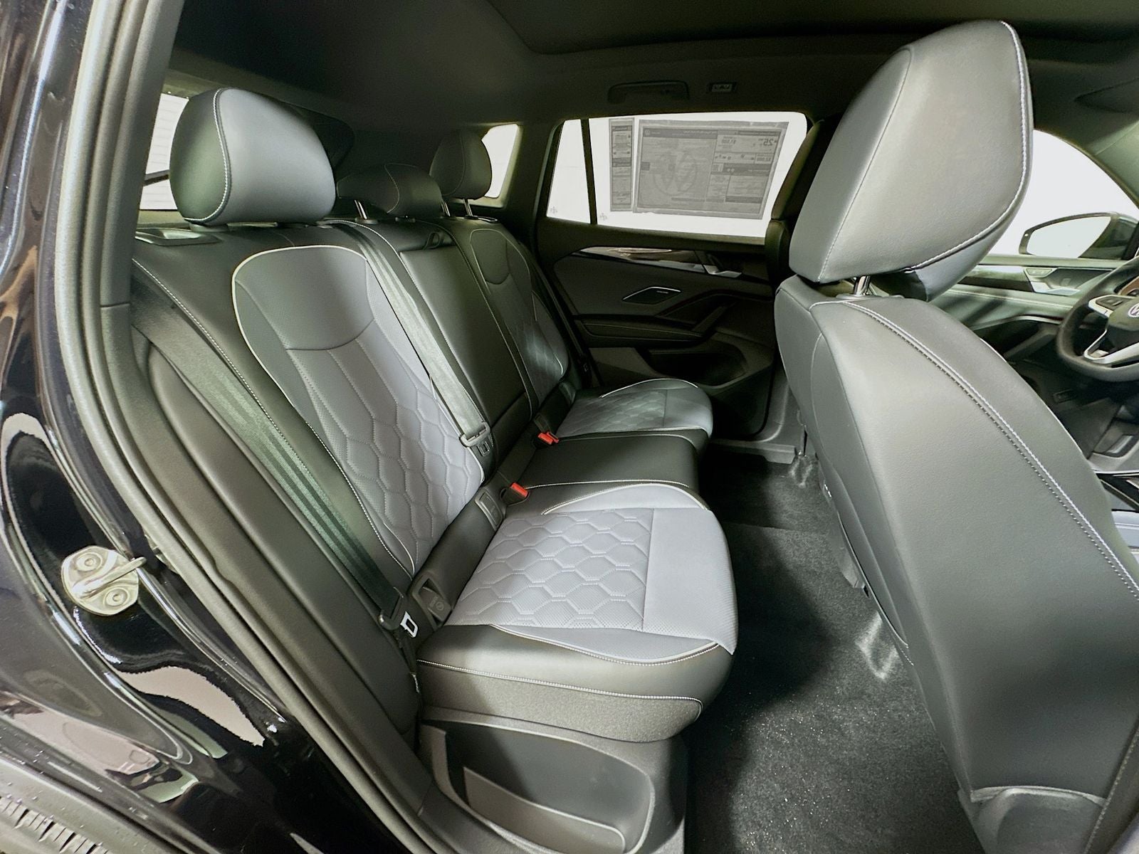 2026 Volkswagen Tiguan 2.0T SEL R-Line