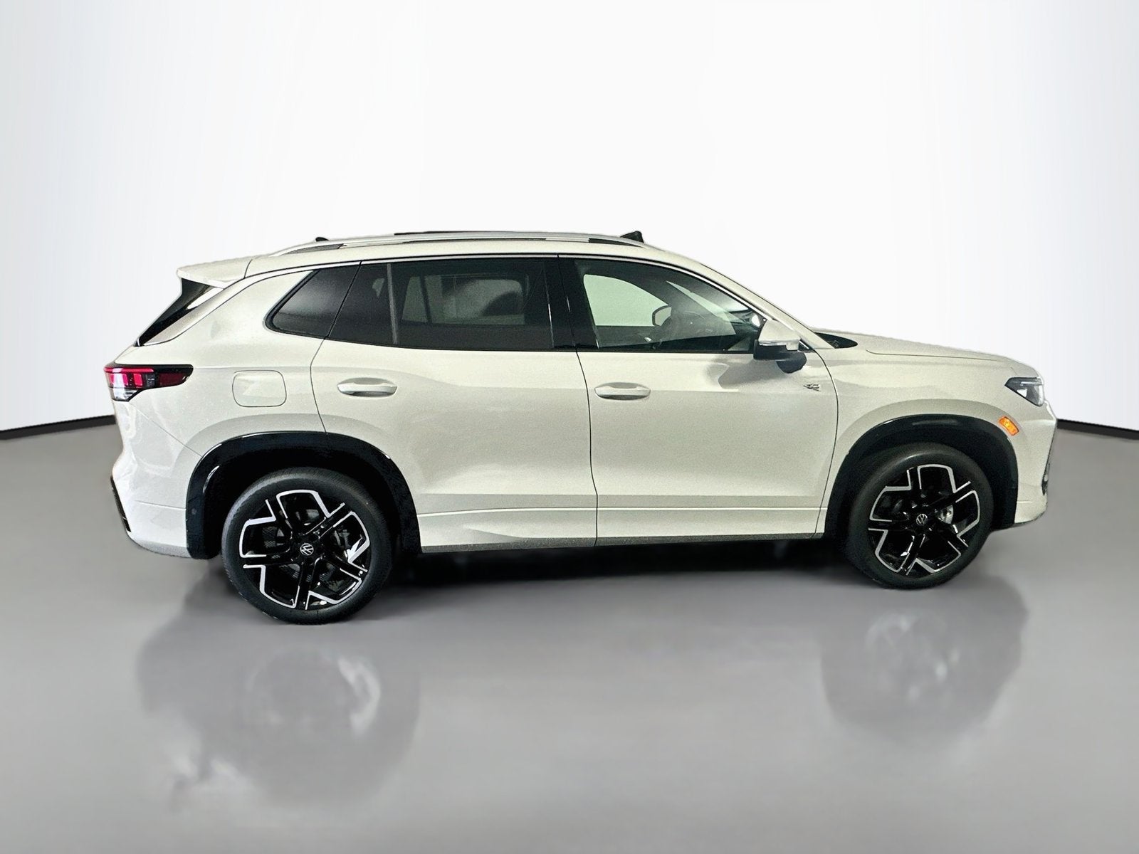 2026 Volkswagen Tiguan 2.0T SEL R-Line Turbo