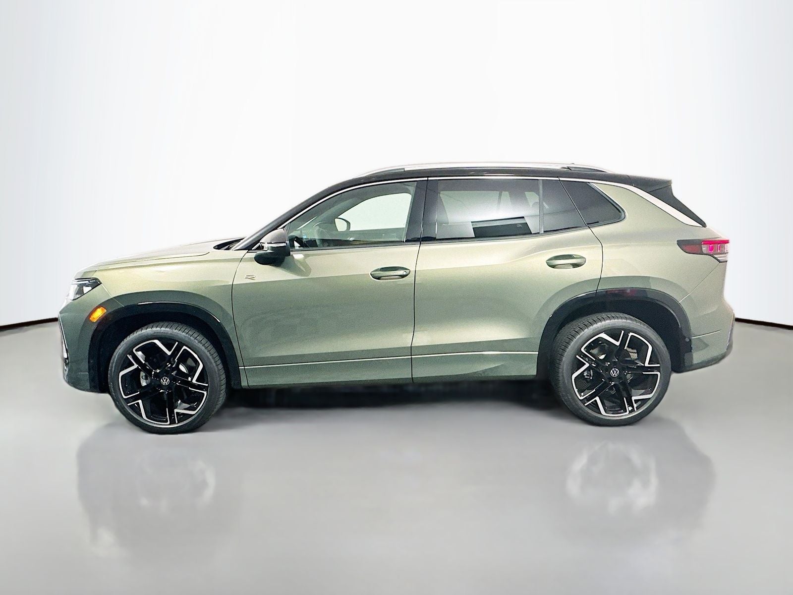 2026 Volkswagen Tiguan 2.0T SEL R-Line Turbo