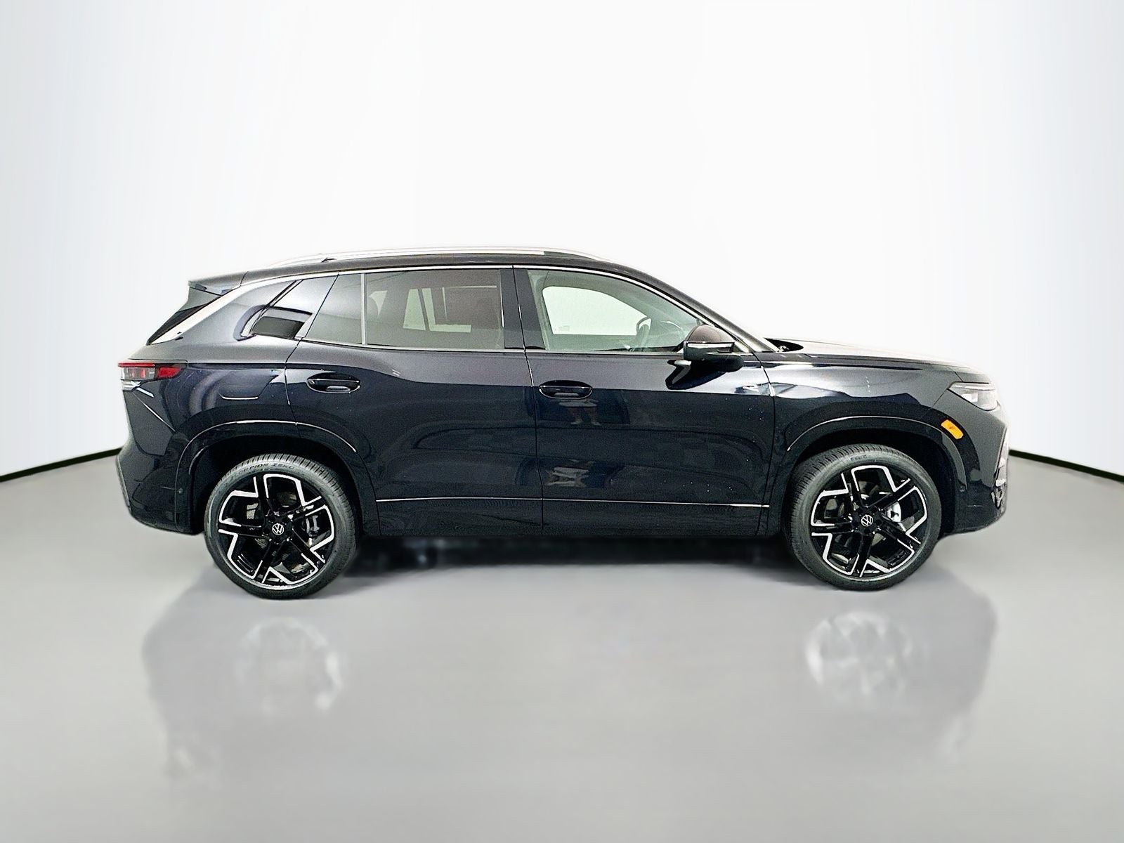 2026 Volkswagen Tiguan 2.0T SEL R-Line