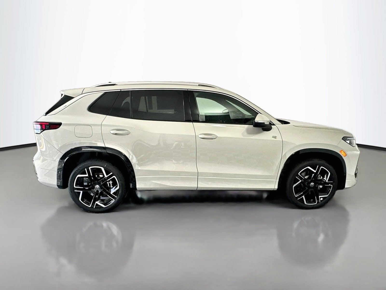 2026 Volkswagen Tiguan 2.0T SEL R-Line Turbo