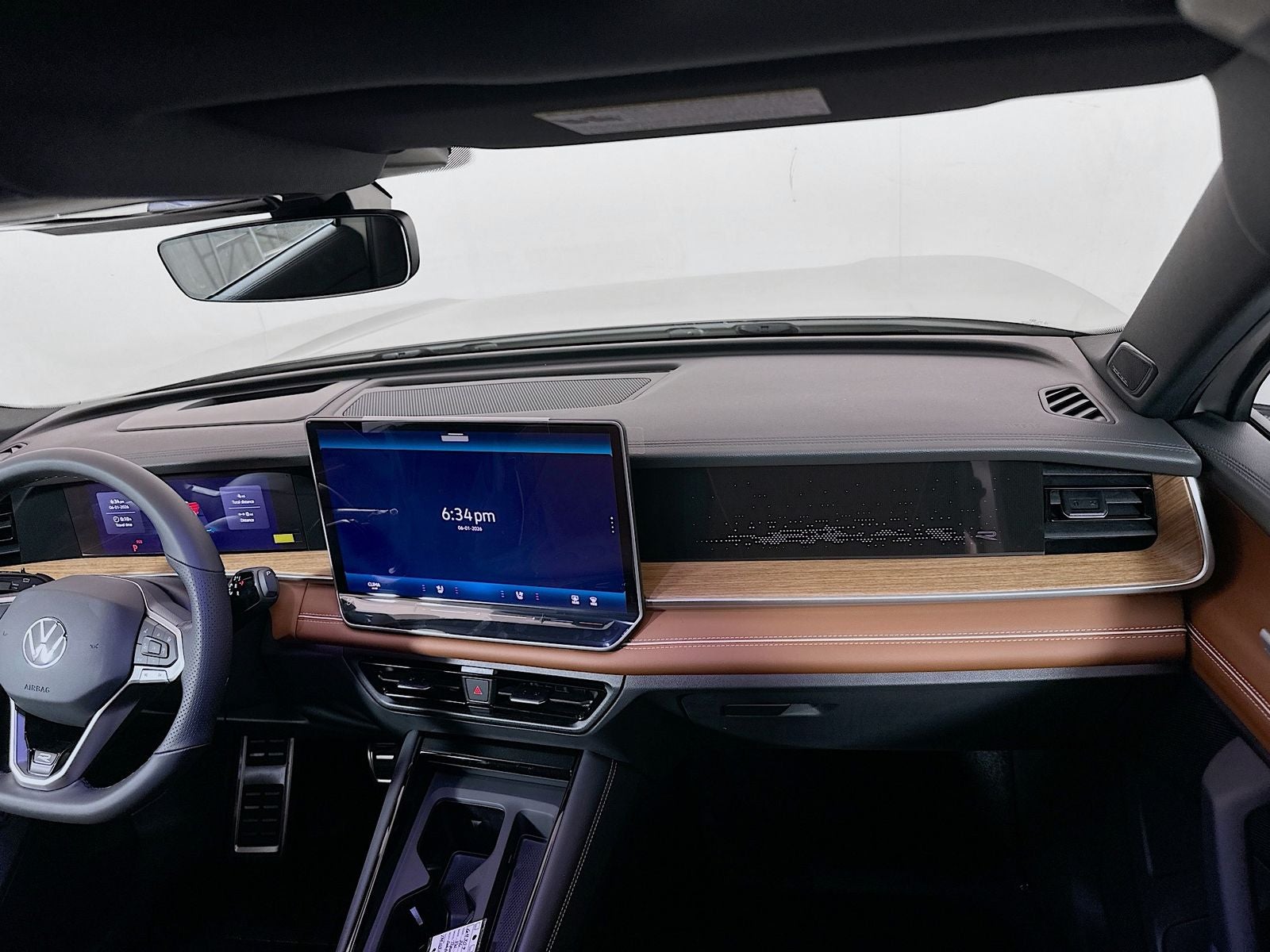 2026 Volkswagen Tiguan 2.0T SEL R-Line