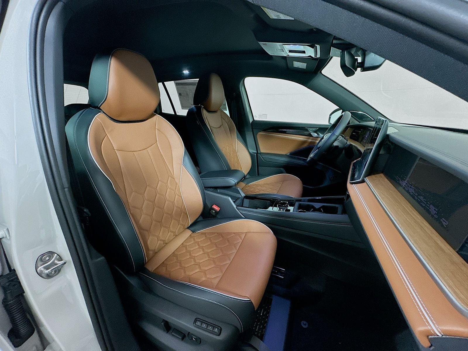 2026 Volkswagen Tiguan 2.0T SEL R-Line