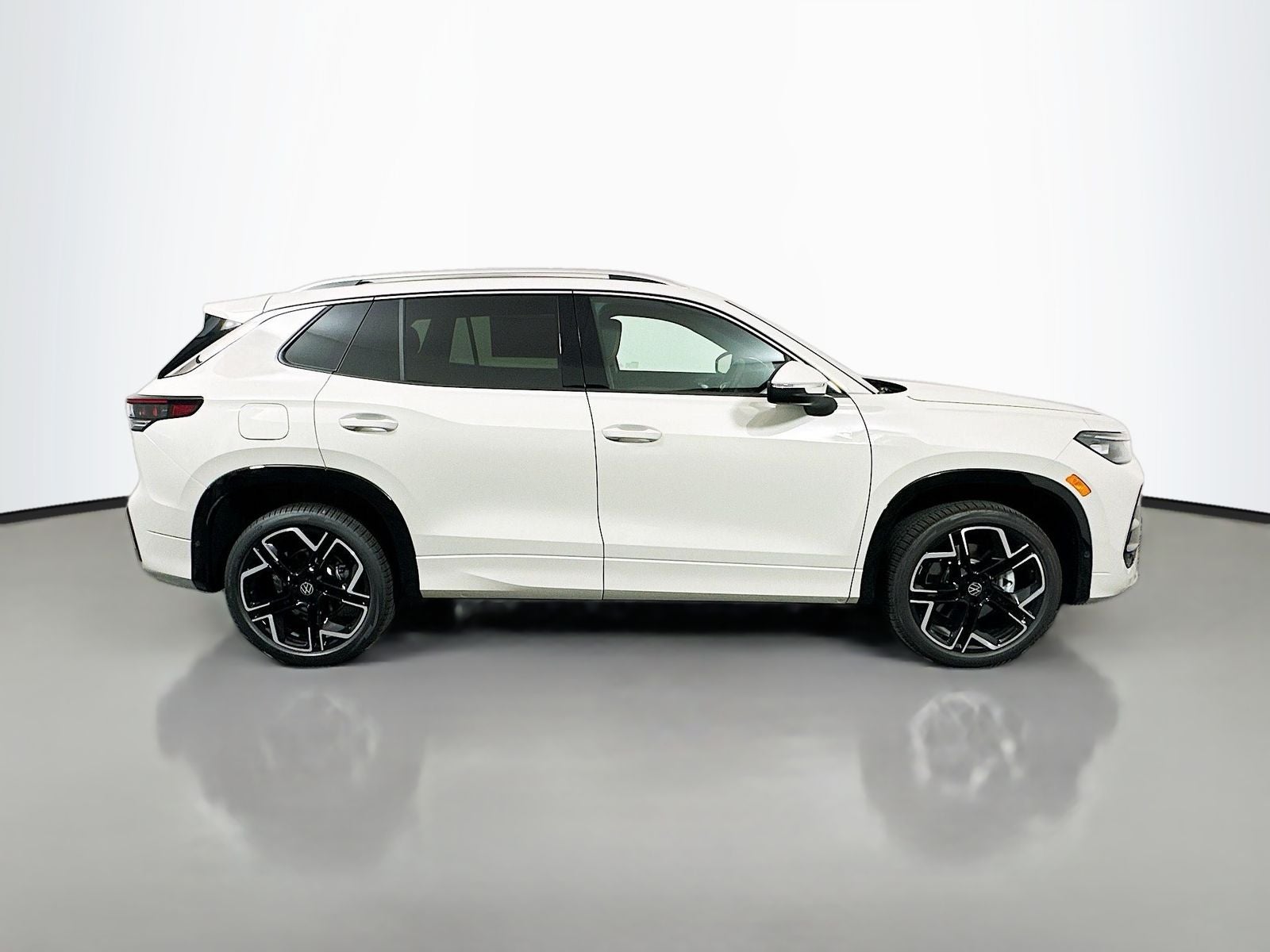 2026 Volkswagen Tiguan 2.0T SEL R-Line