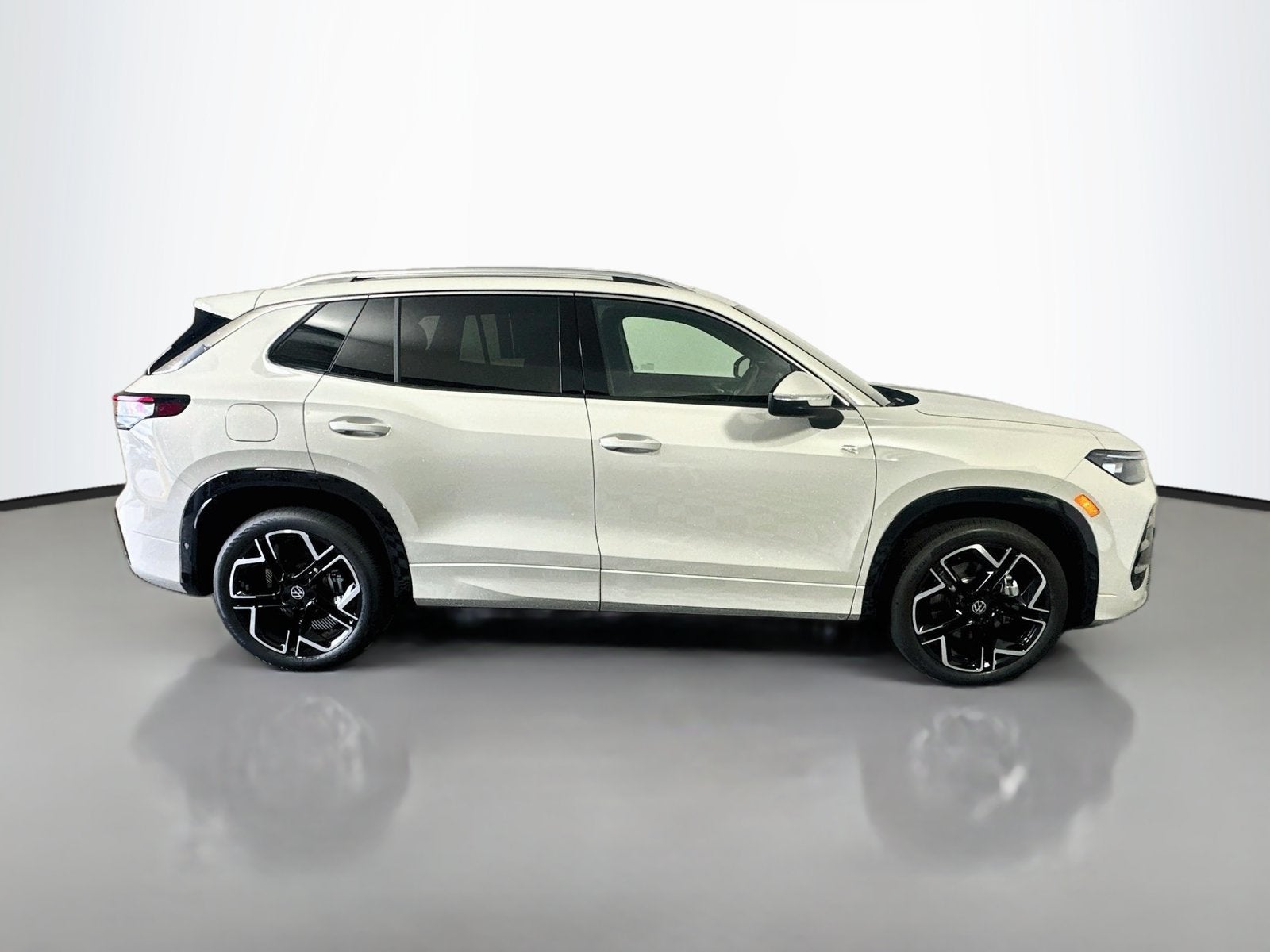 2026 Volkswagen Tiguan 2.0T SEL R-Line Turbo