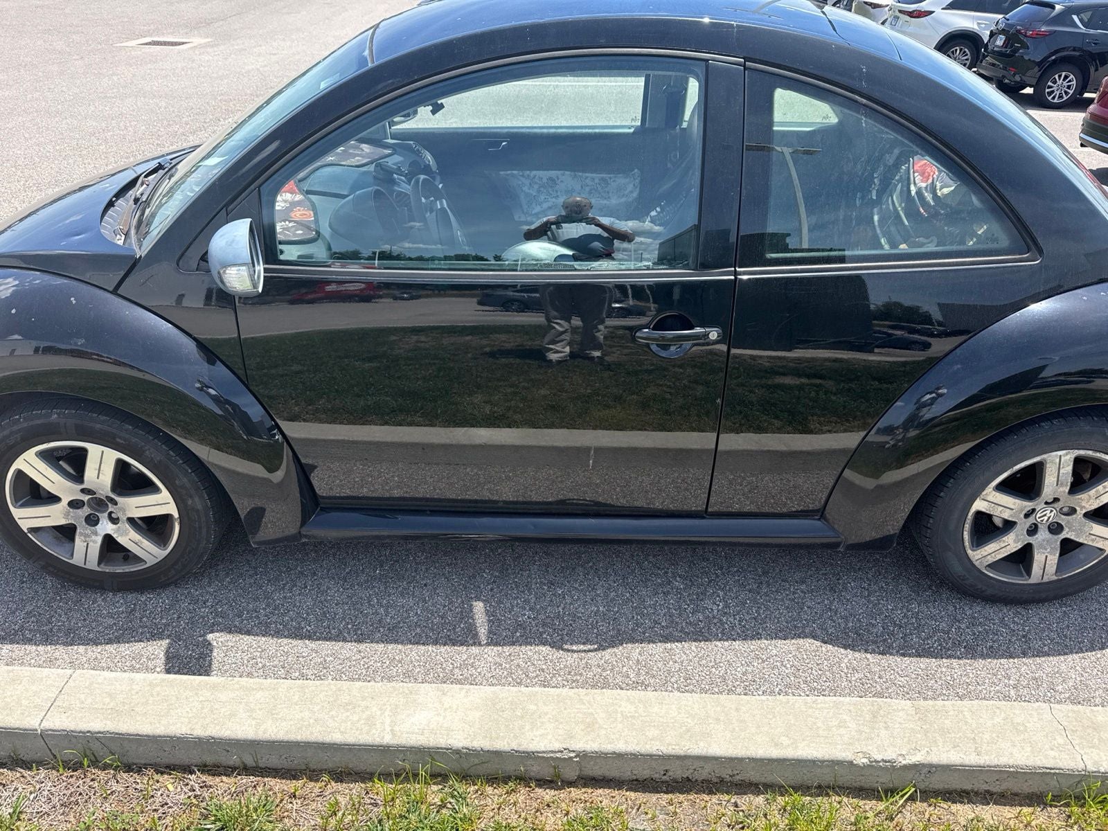 2006 Volkswagen New Beetle 2dr 2.5L PZEV Manual