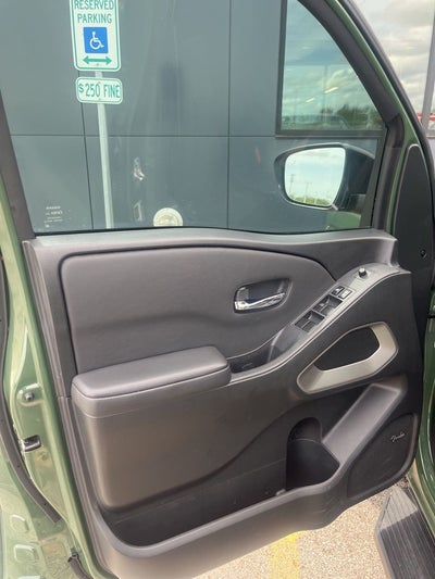 2024 Nissan Frontier SL