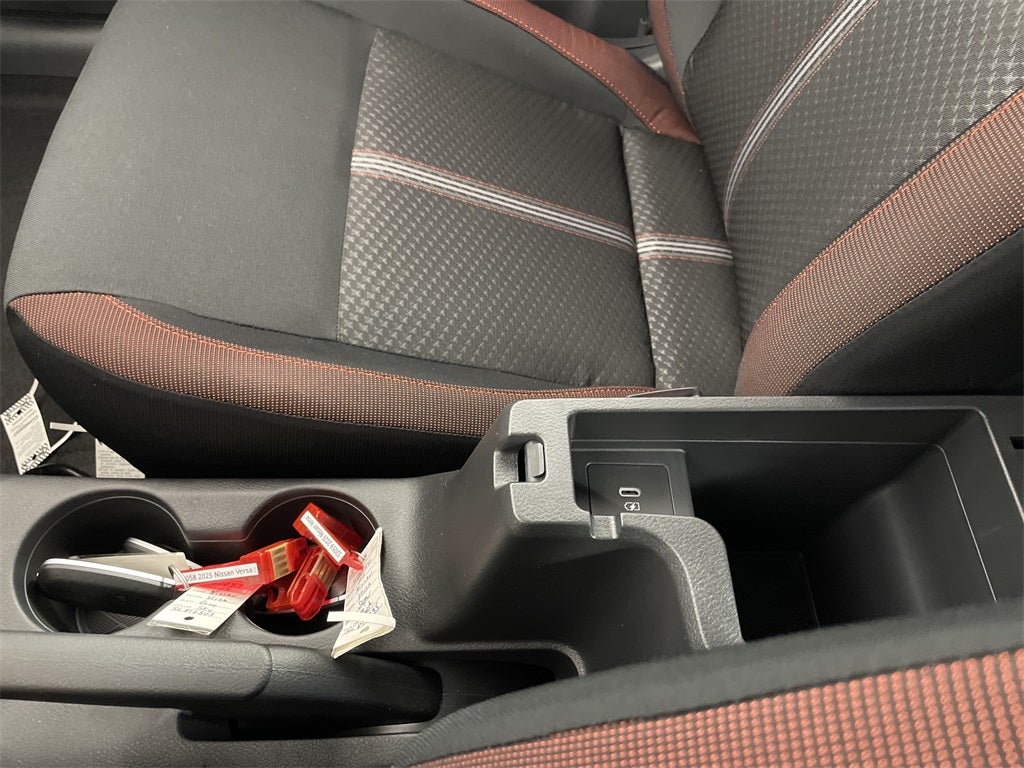 2025 Nissan Versa 1.6 SR