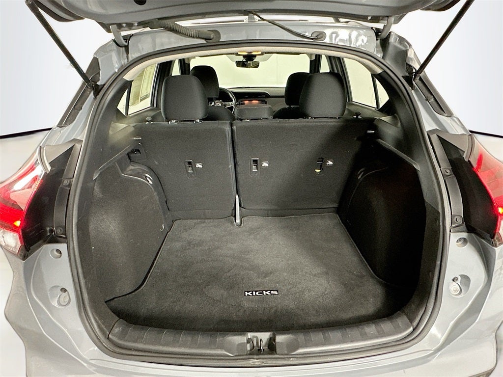 2022 Nissan Kicks SR