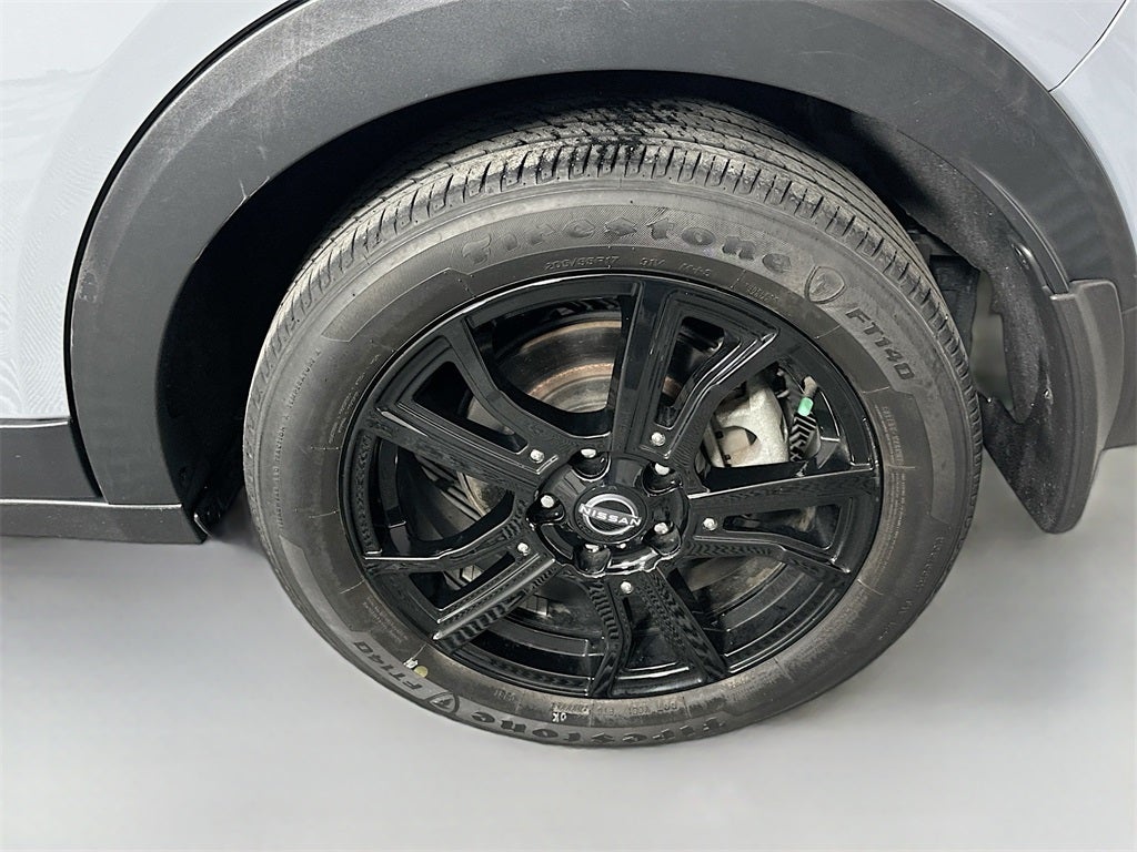 2022 Nissan Kicks SR