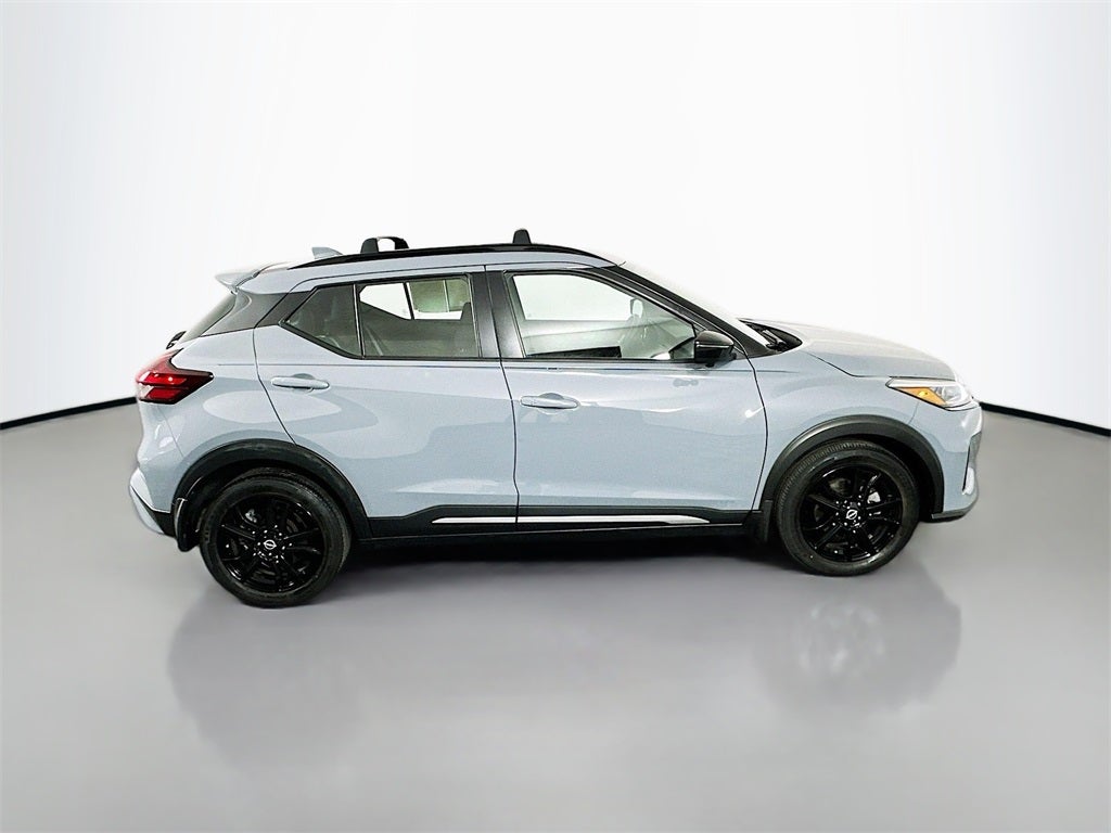 2022 Nissan Kicks SR