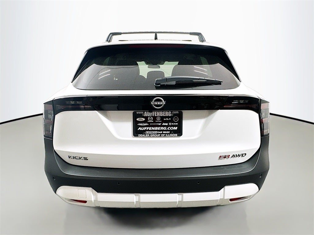 2026 Nissan Kicks SR