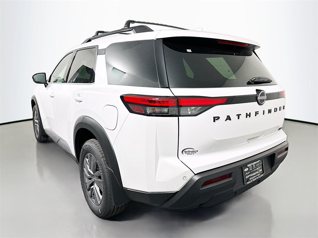 2025 Nissan Pathfinder SV