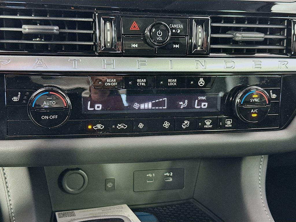 2026 Nissan Pathfinder SV