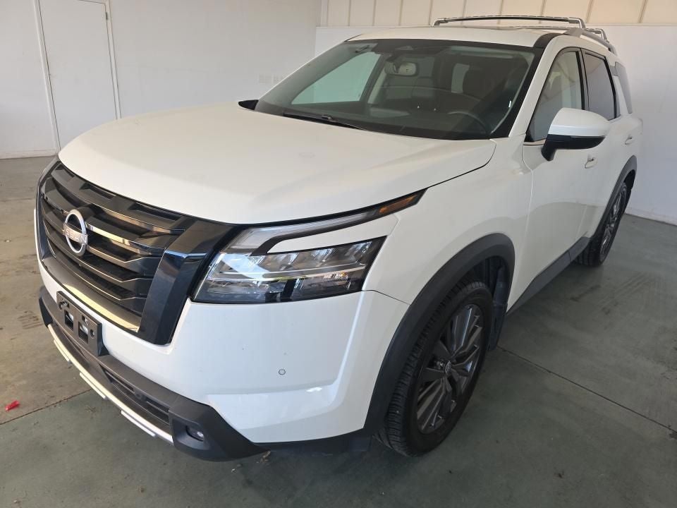 2022 Nissan Pathfinder SL
