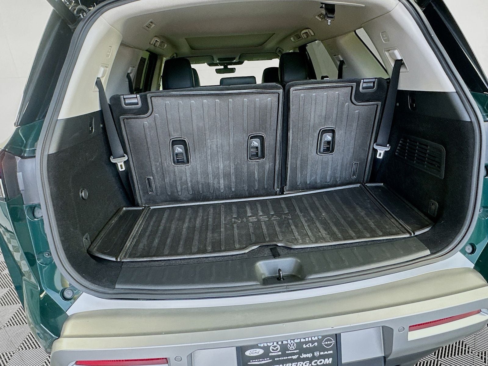 2023 Nissan Pathfinder Platinum